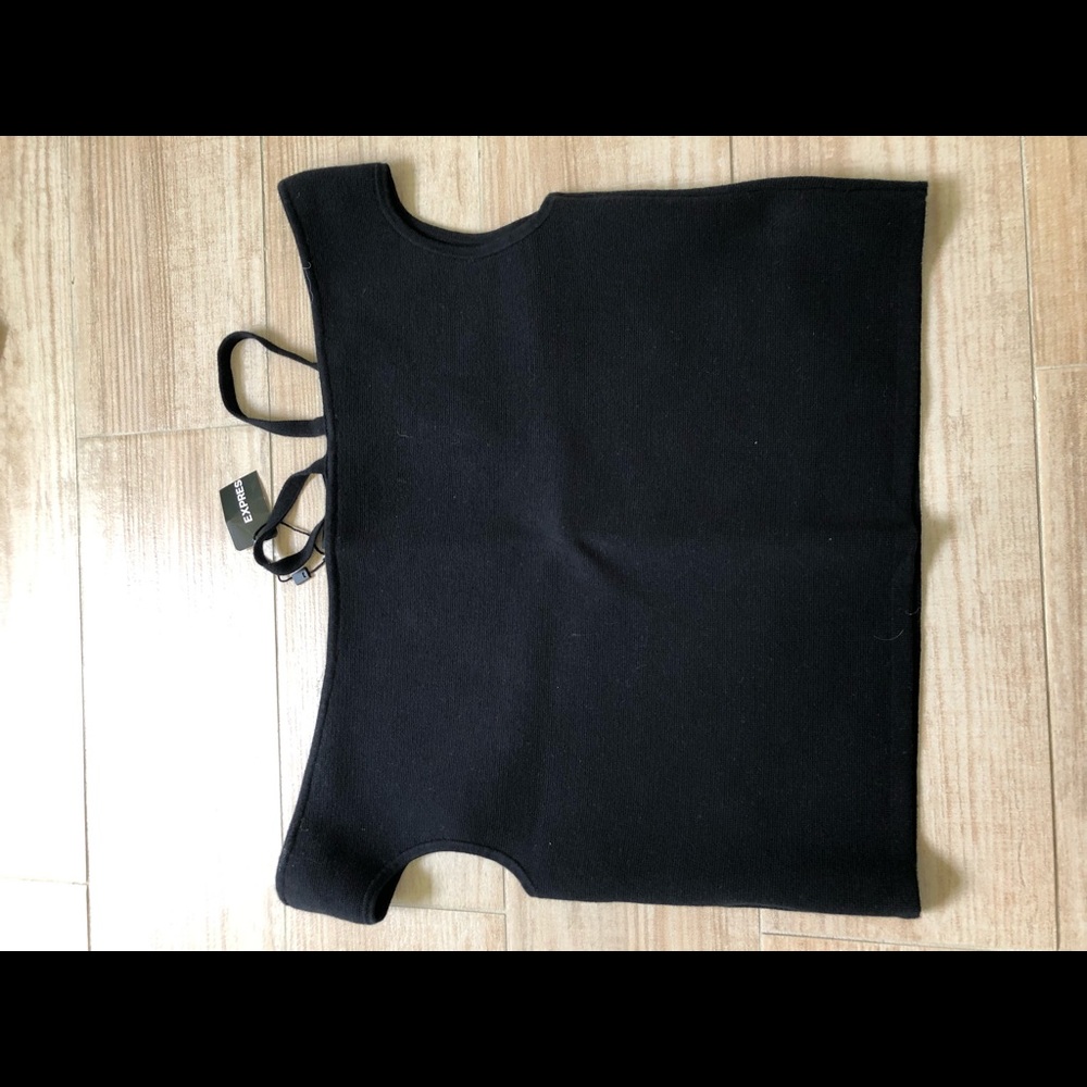 Express Crop Top - Picture 2 of 3